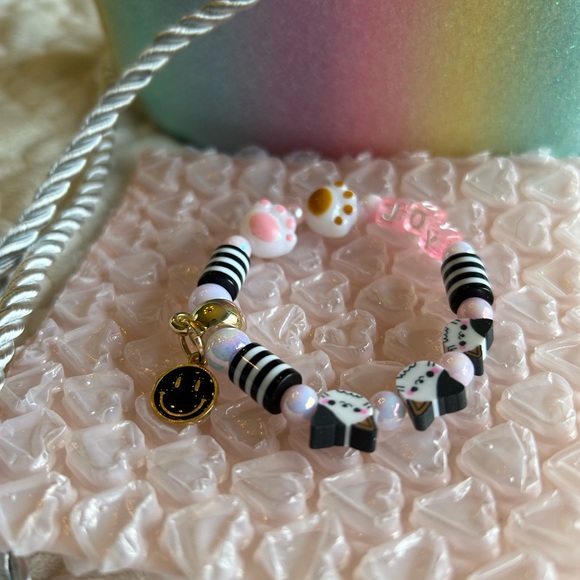 Adorable Little Girls Purse with a little bracelet - Picture 5 of 7